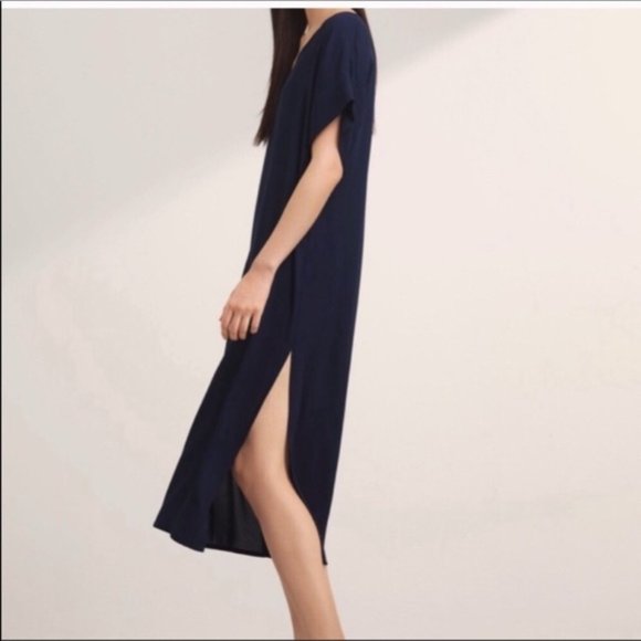 Aritzia Babaton Oversized V Neck Midi Dress Size XXS - Picture 3 of 11